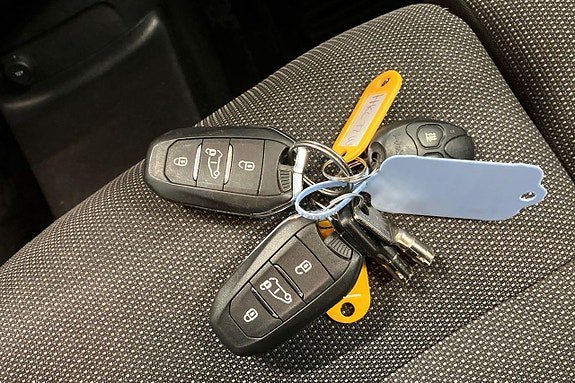 Vehicle Image 23