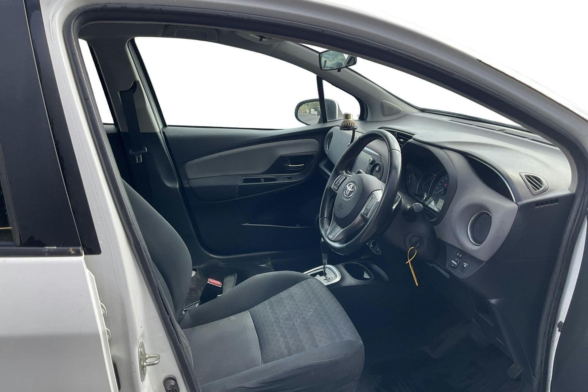 Vehicle Image 7