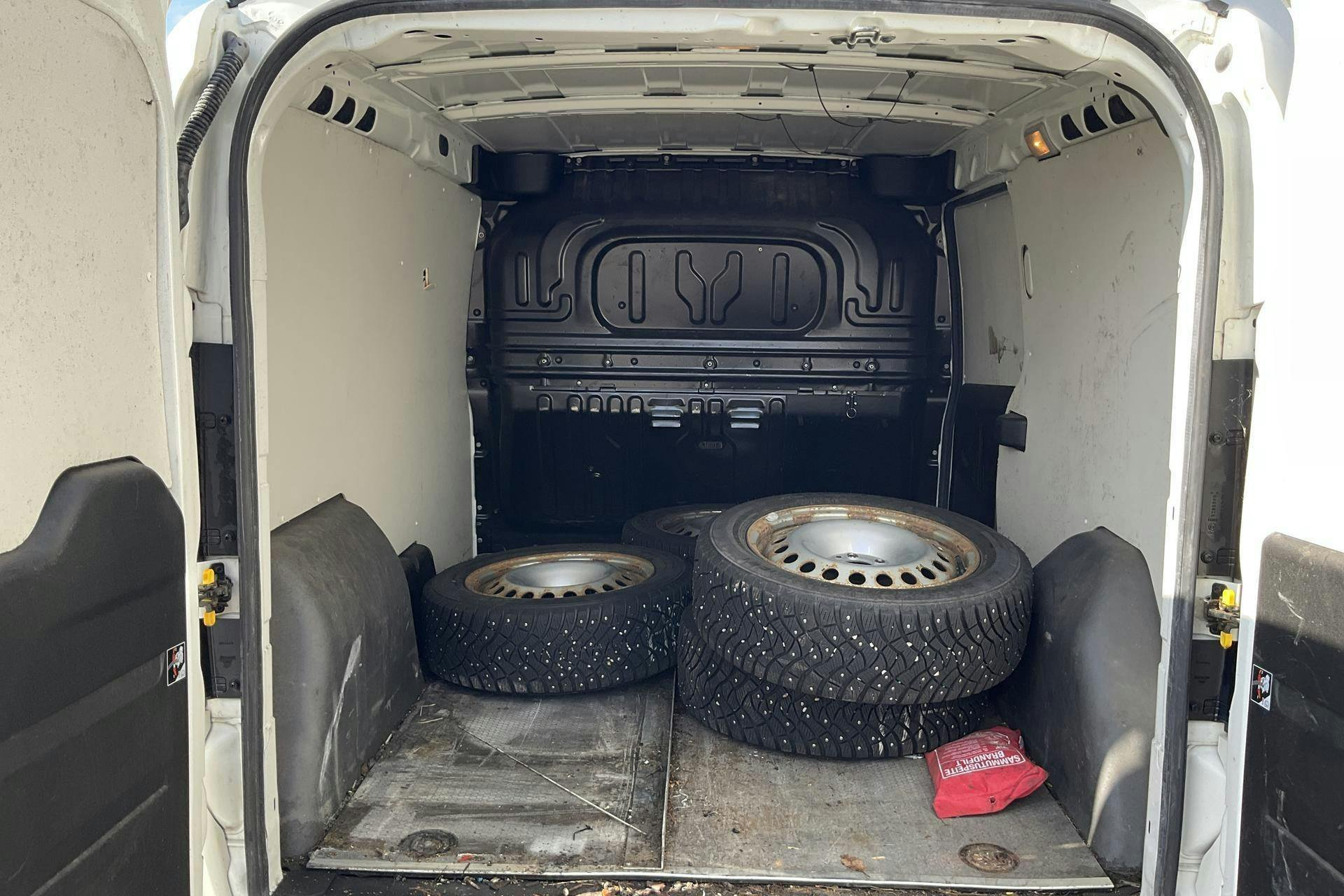 Vehicle Image 9