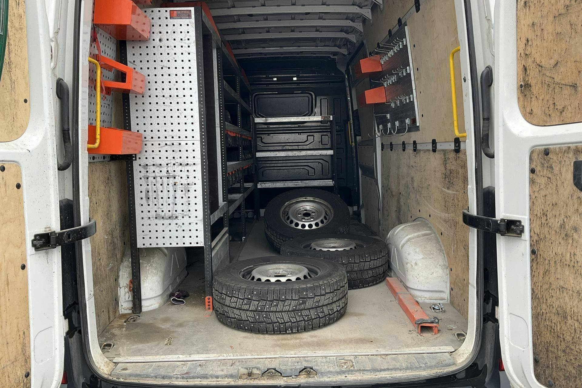 Vehicle Image 9