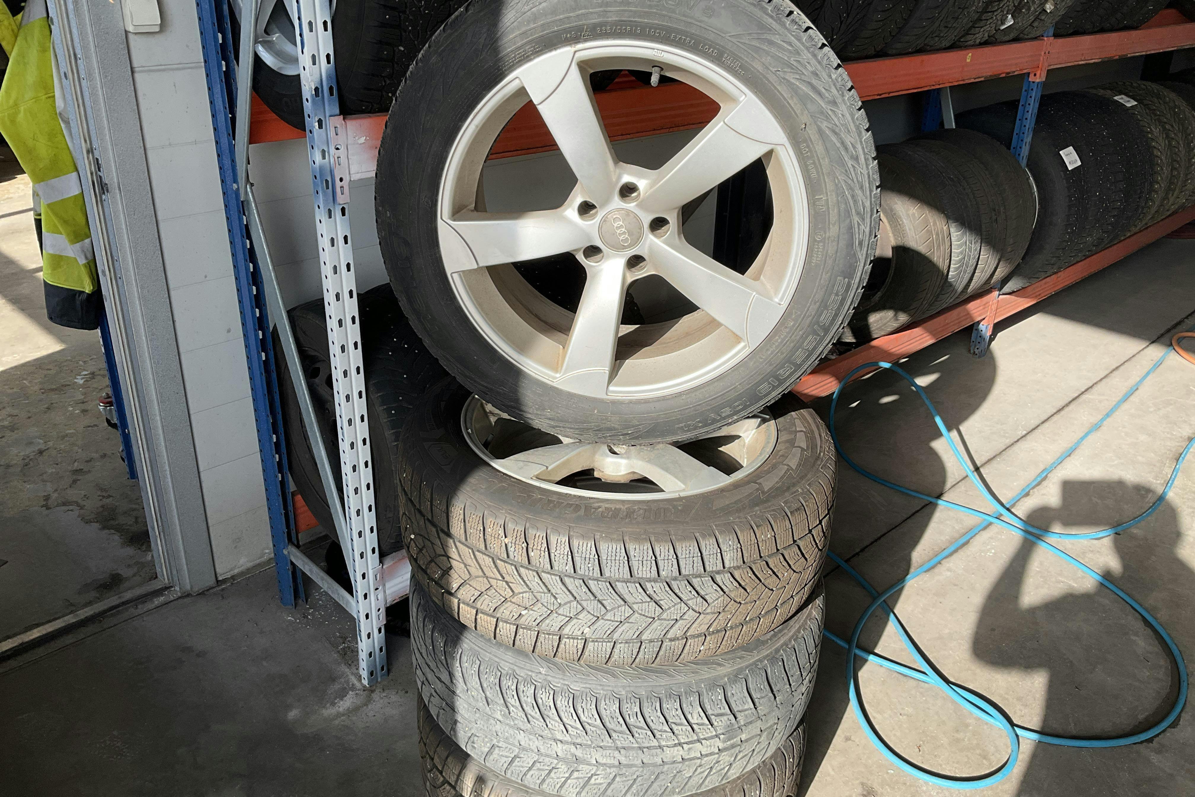 Vehicle Image 15