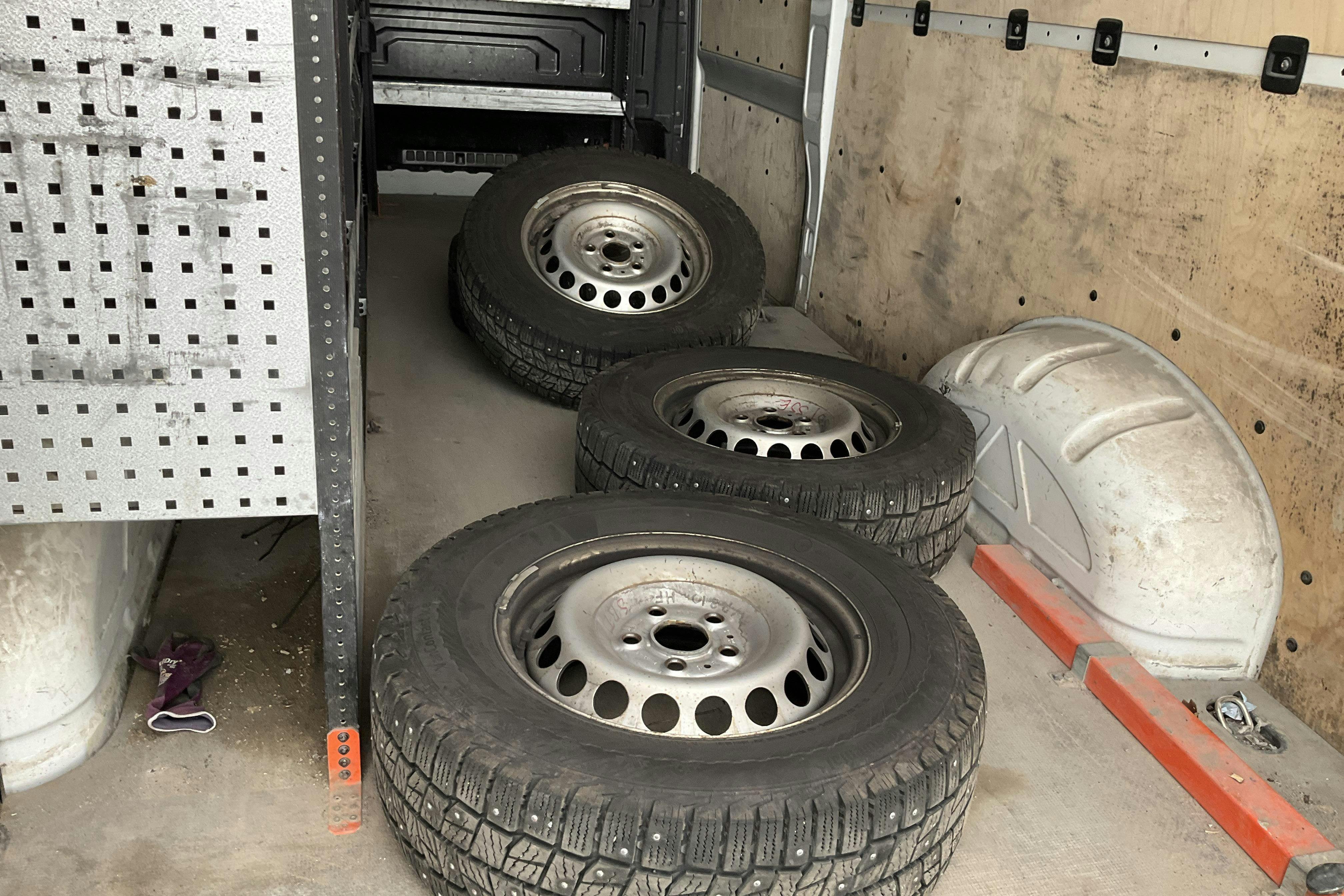 Vehicle Image 16