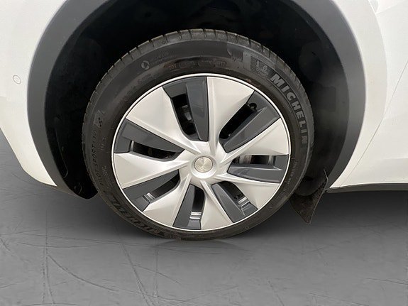 Vehicle Image 28