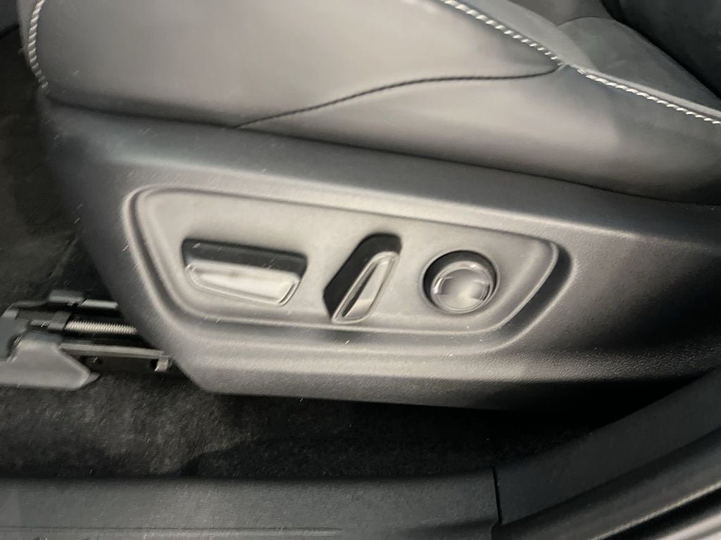 Vehicle Image 23