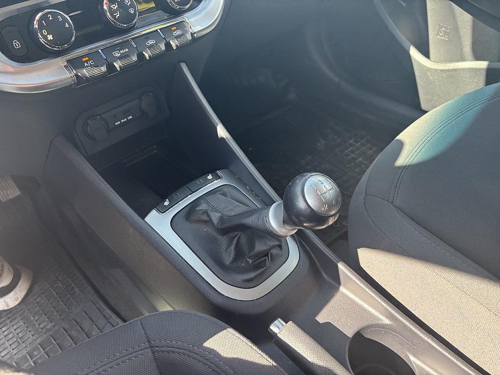 Vehicle Image 11
