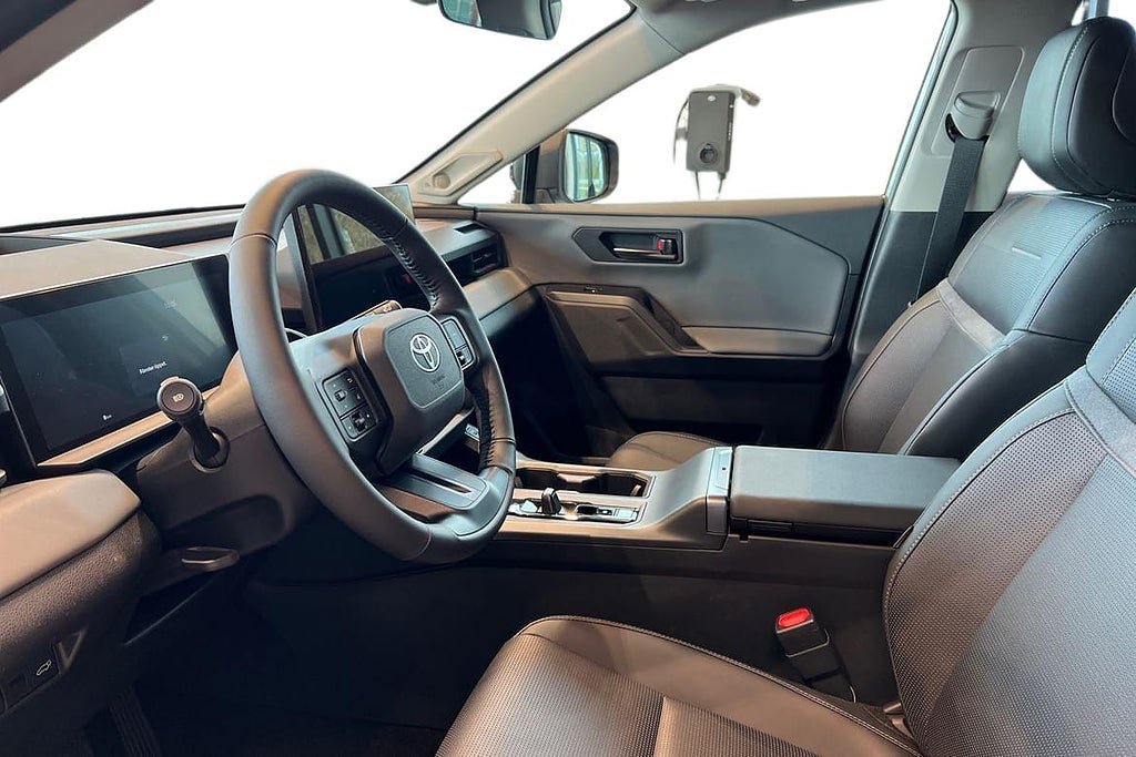 Vehicle Image 14