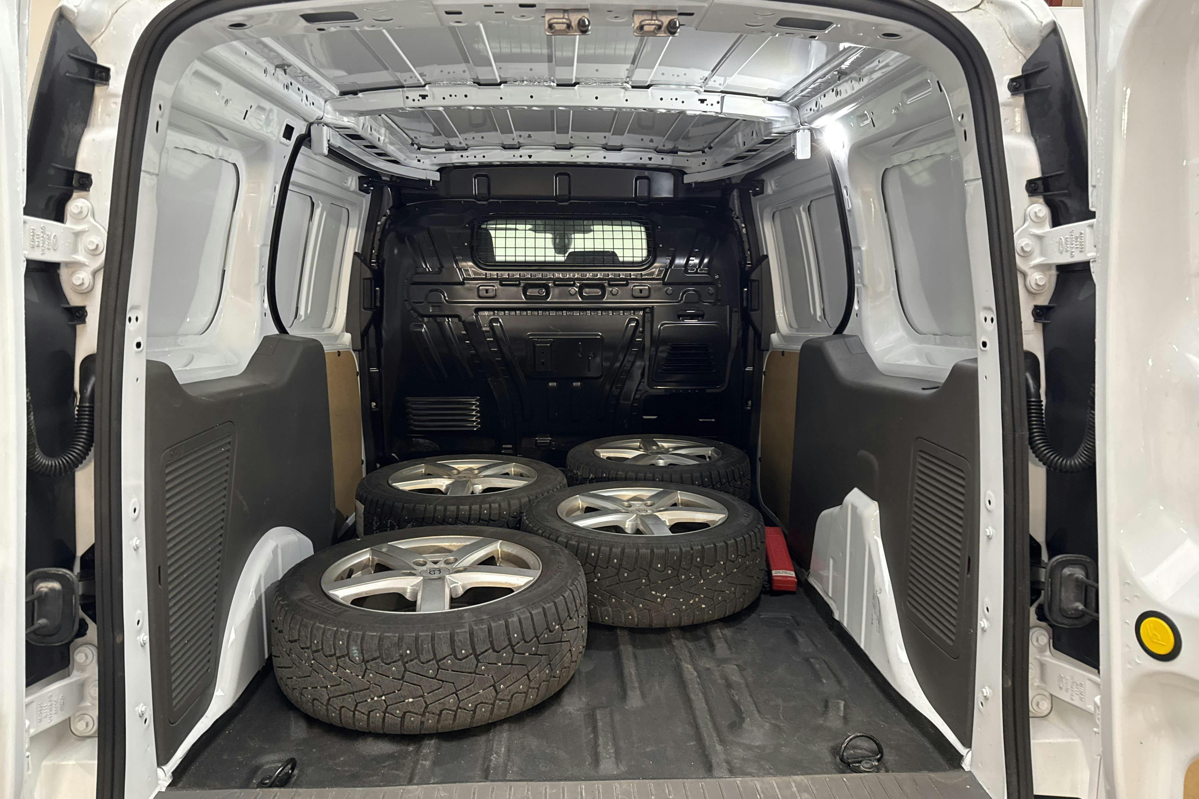 Vehicle Image 8