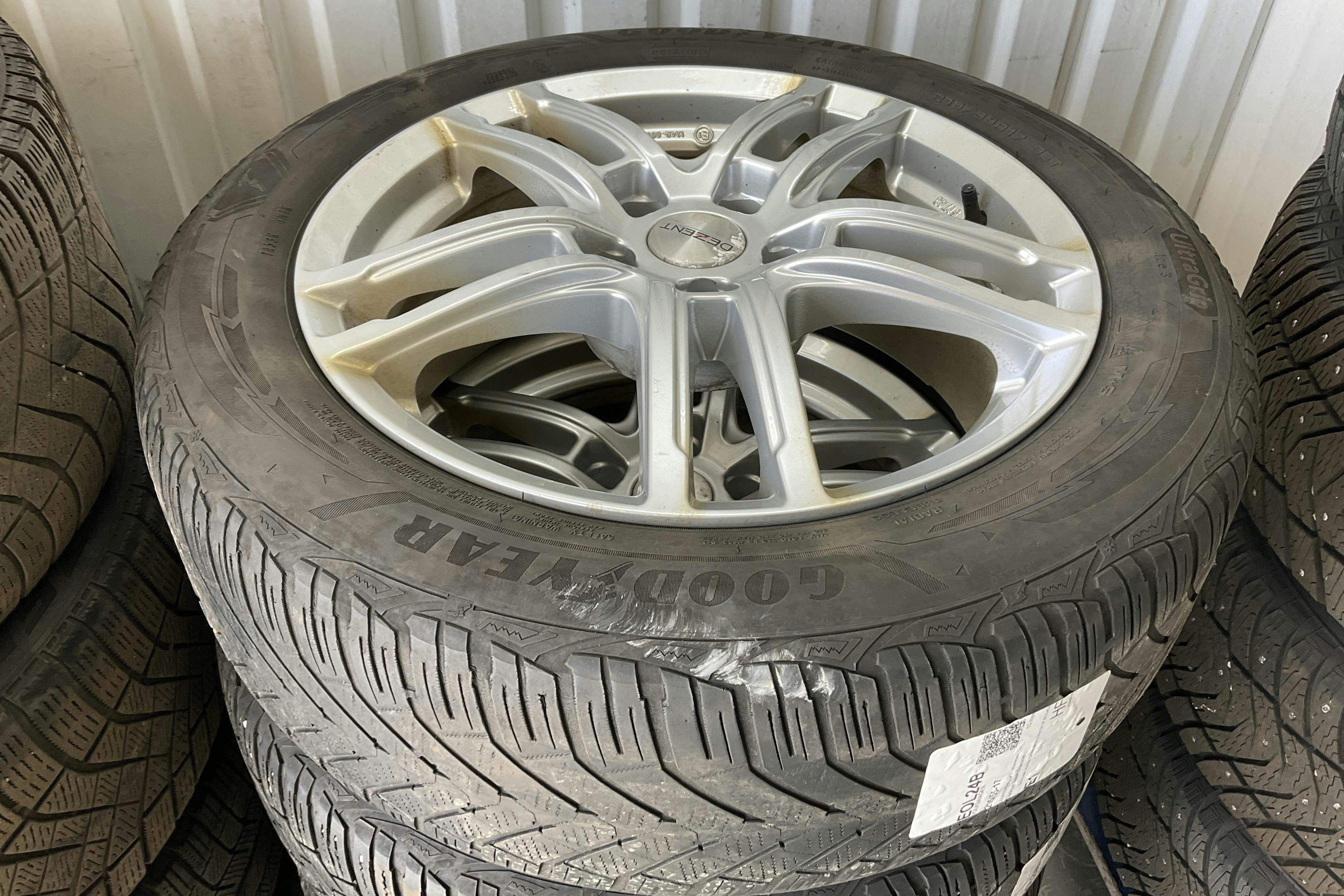 Vehicle Image 11