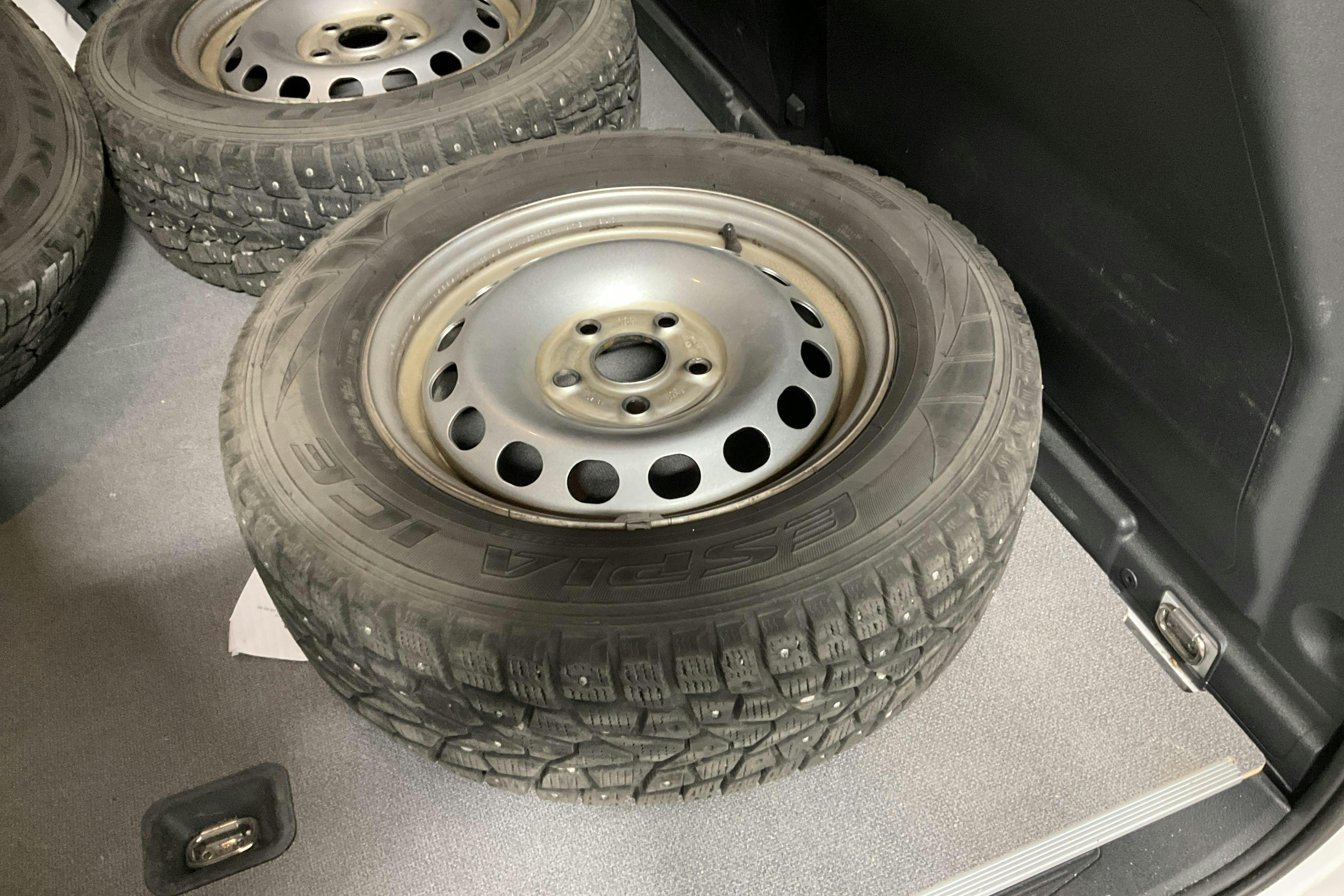 Vehicle Image 9