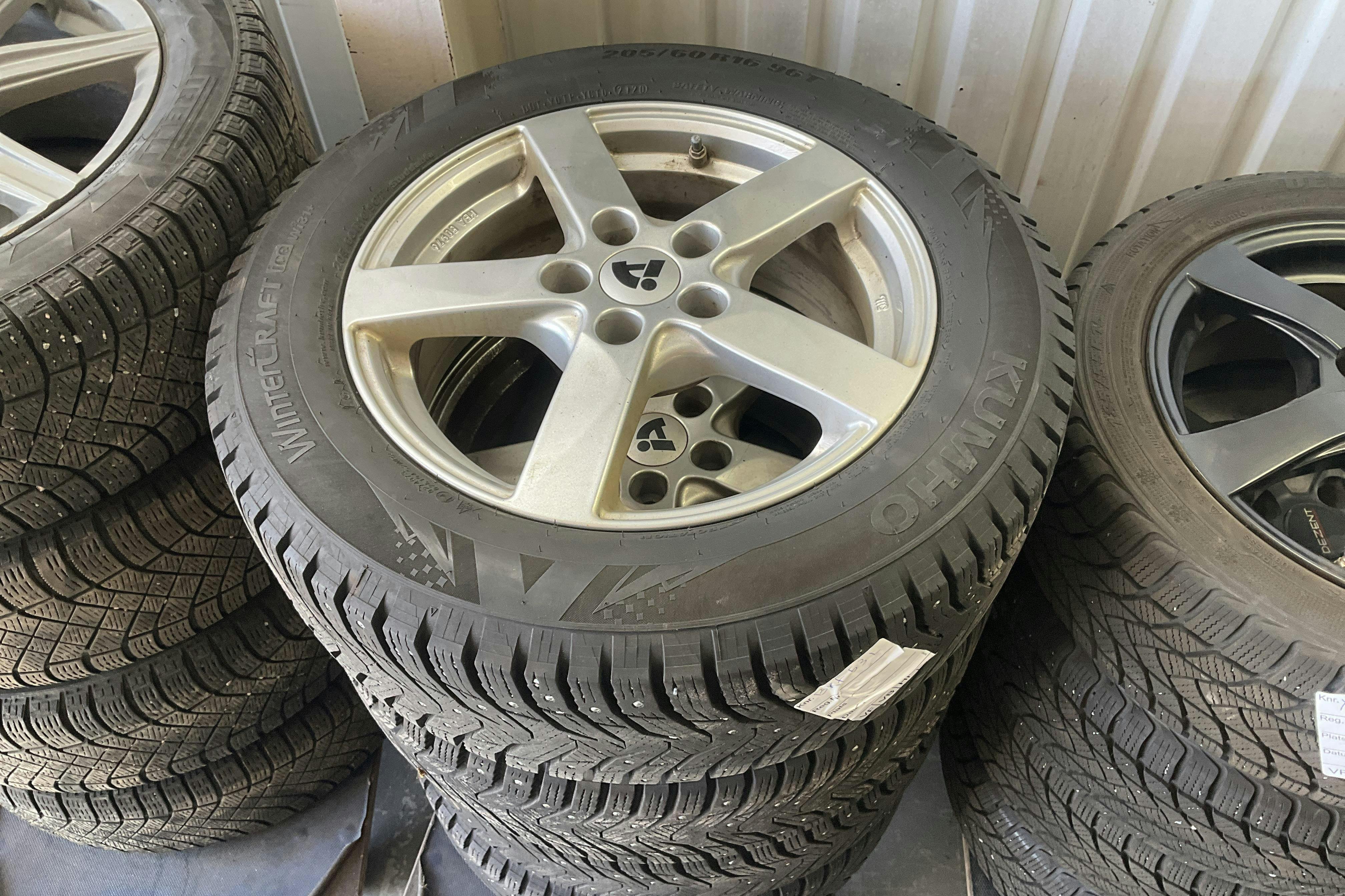 Vehicle Image 11