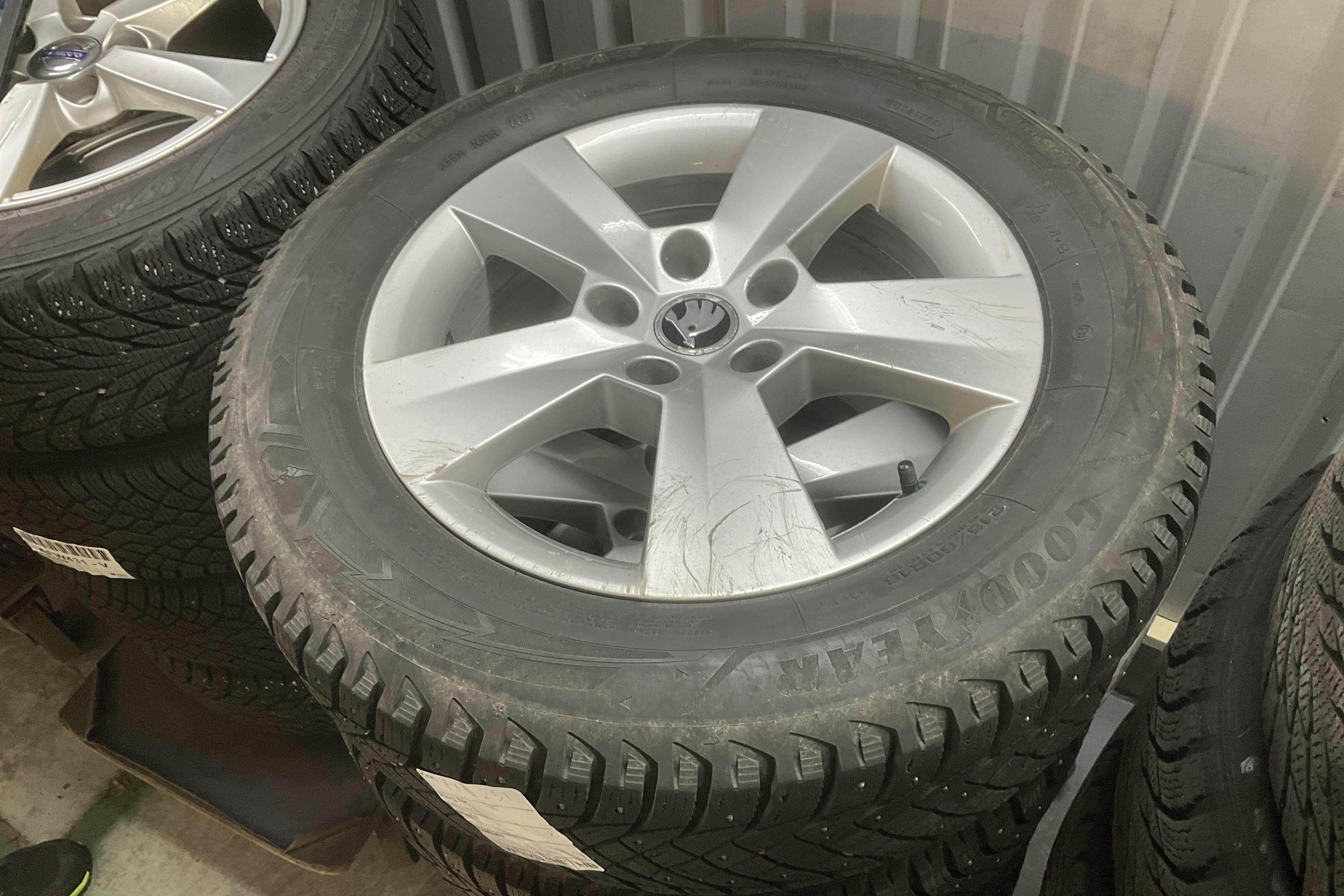 Vehicle Image 14