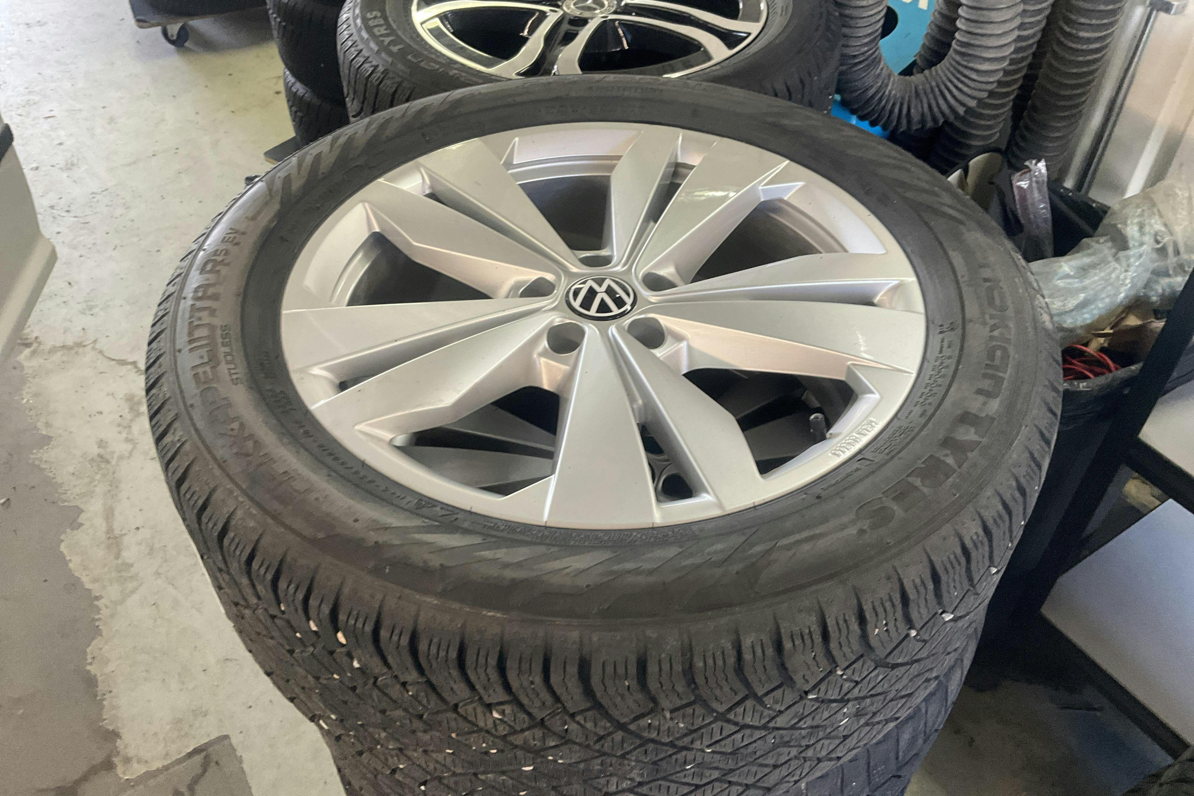 Vehicle Image 14