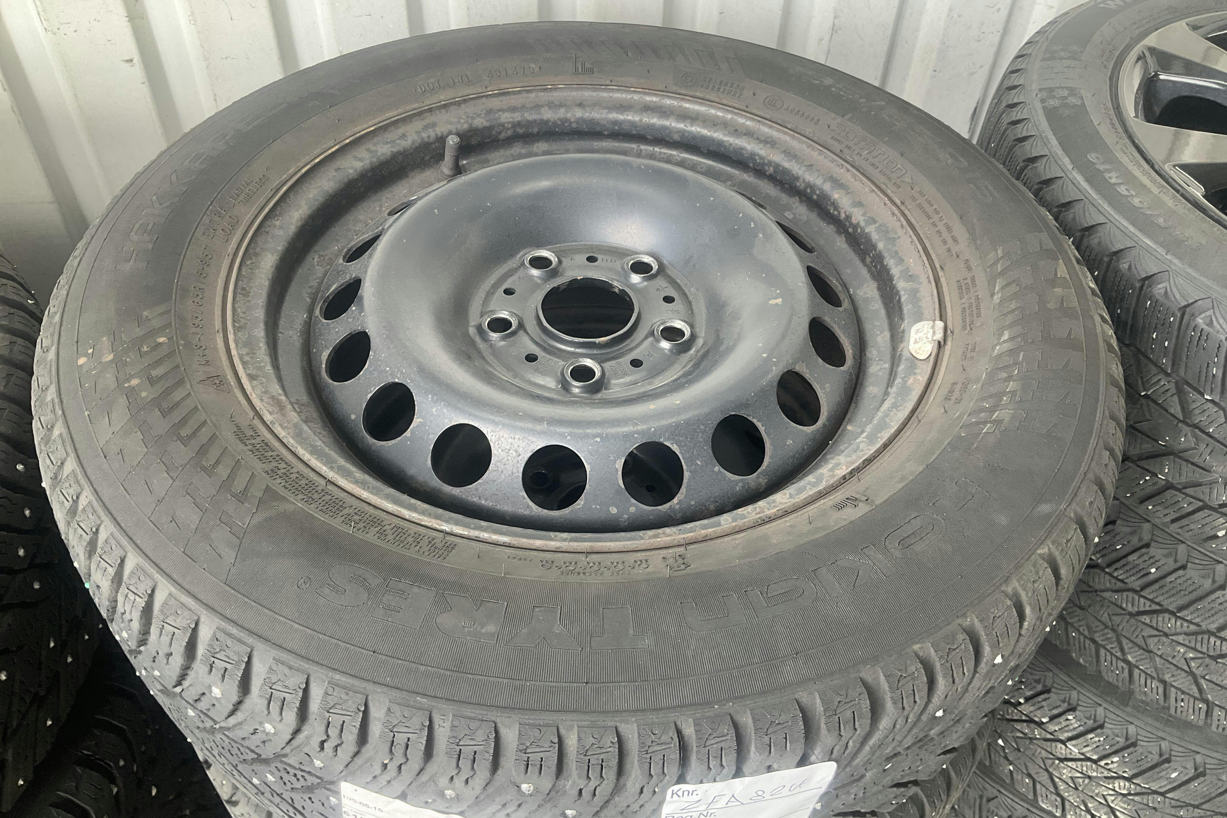Vehicle Image 12