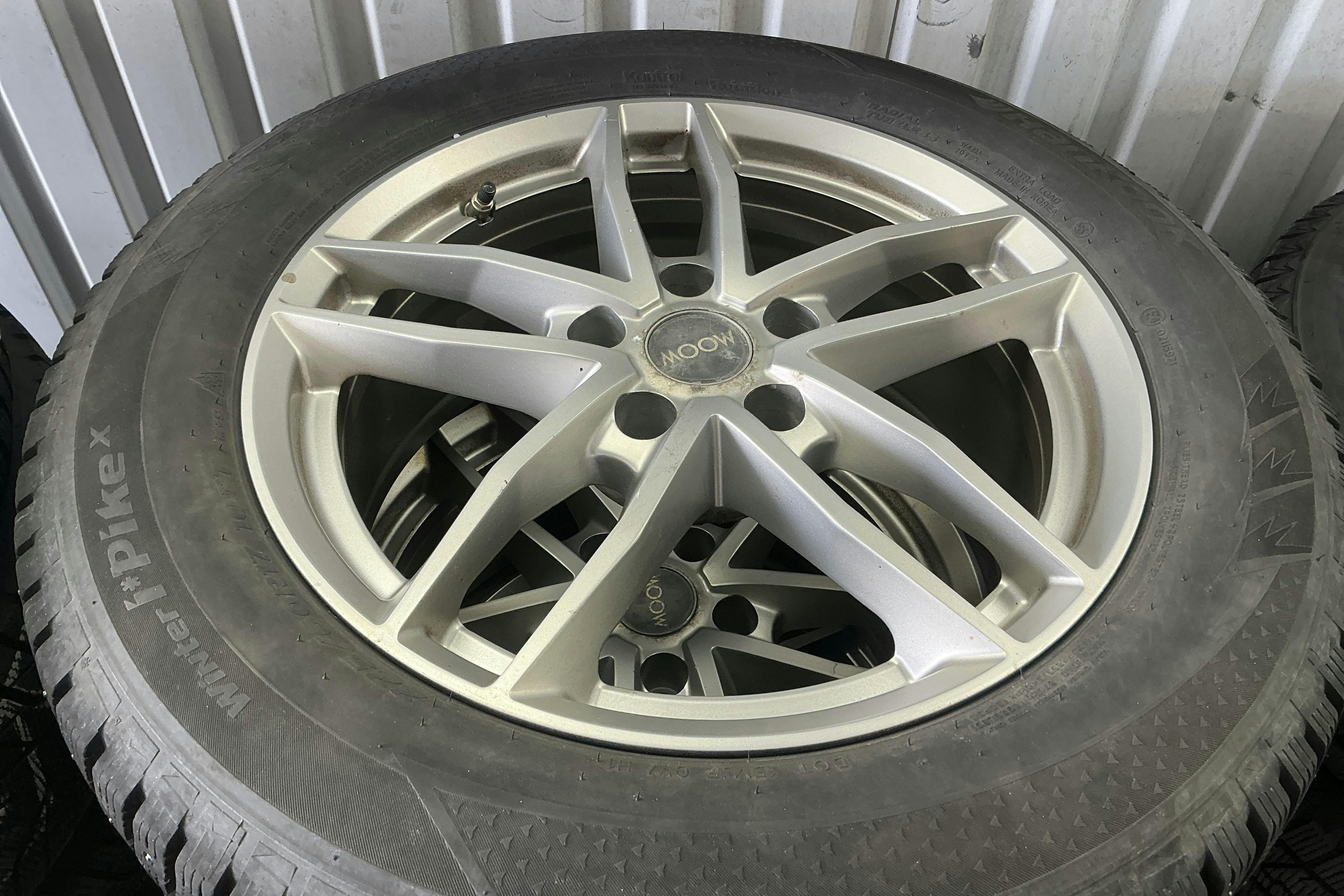 Vehicle Image 15