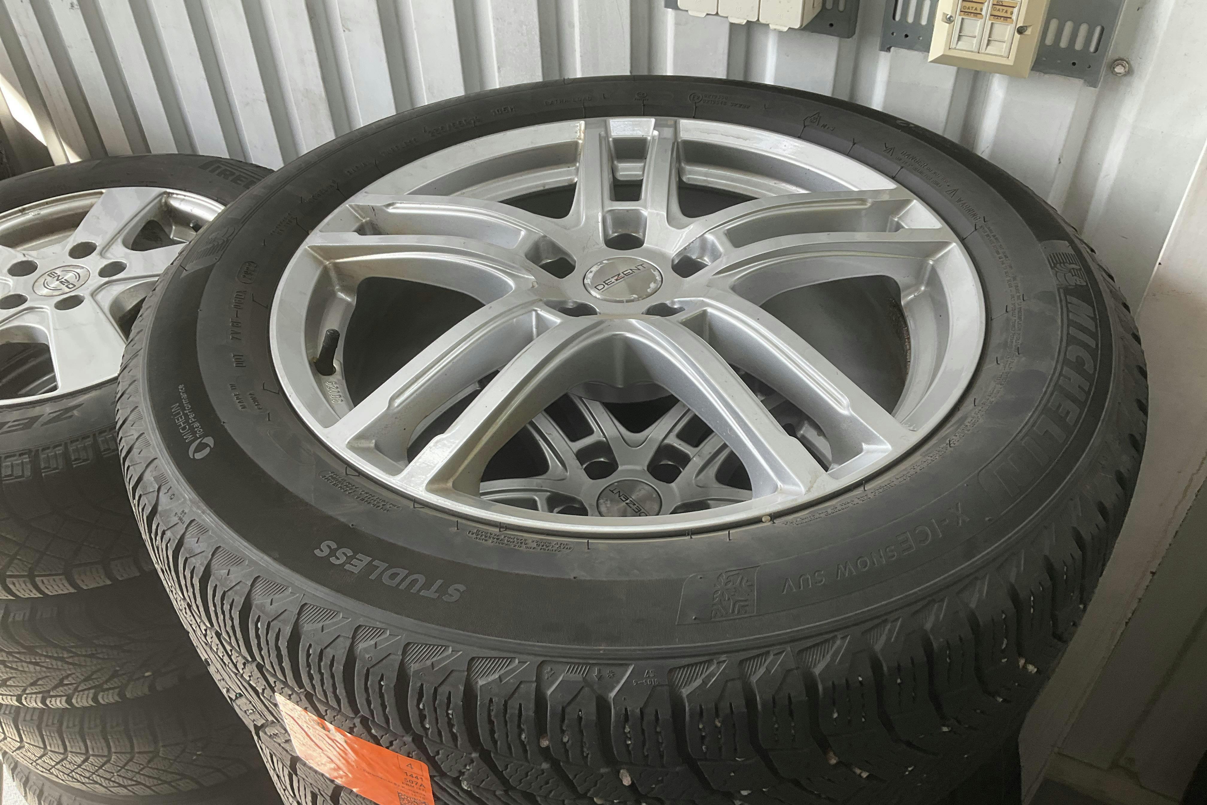 Vehicle Image 17