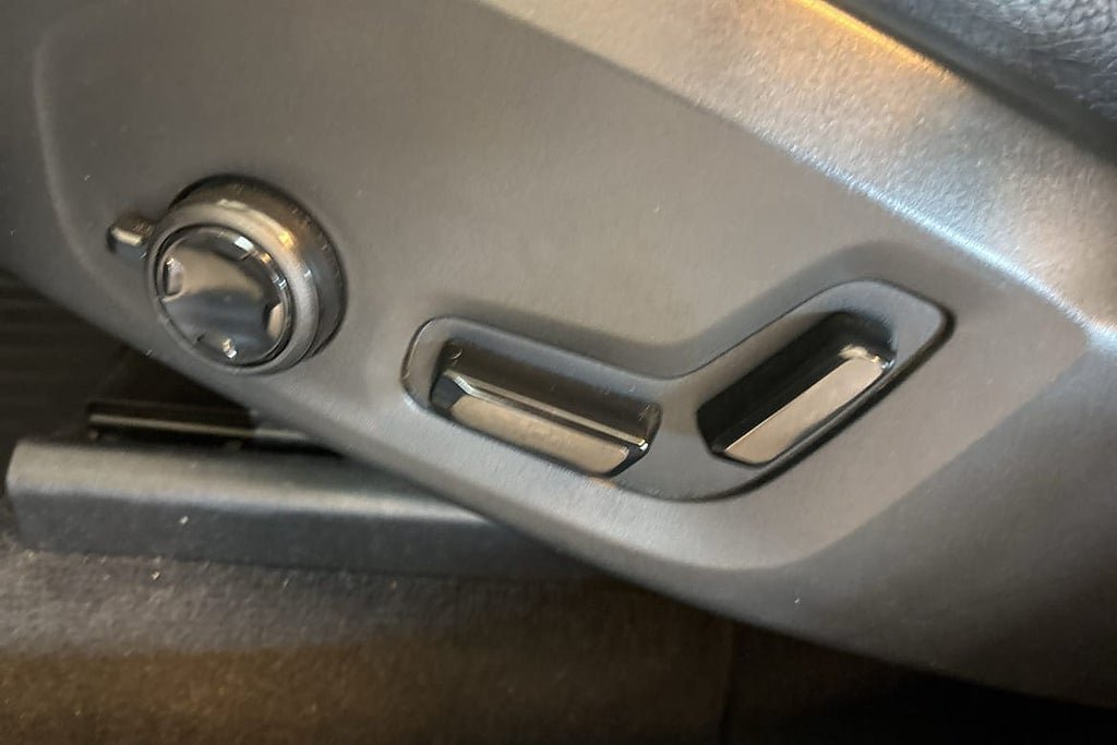 Vehicle Image 17