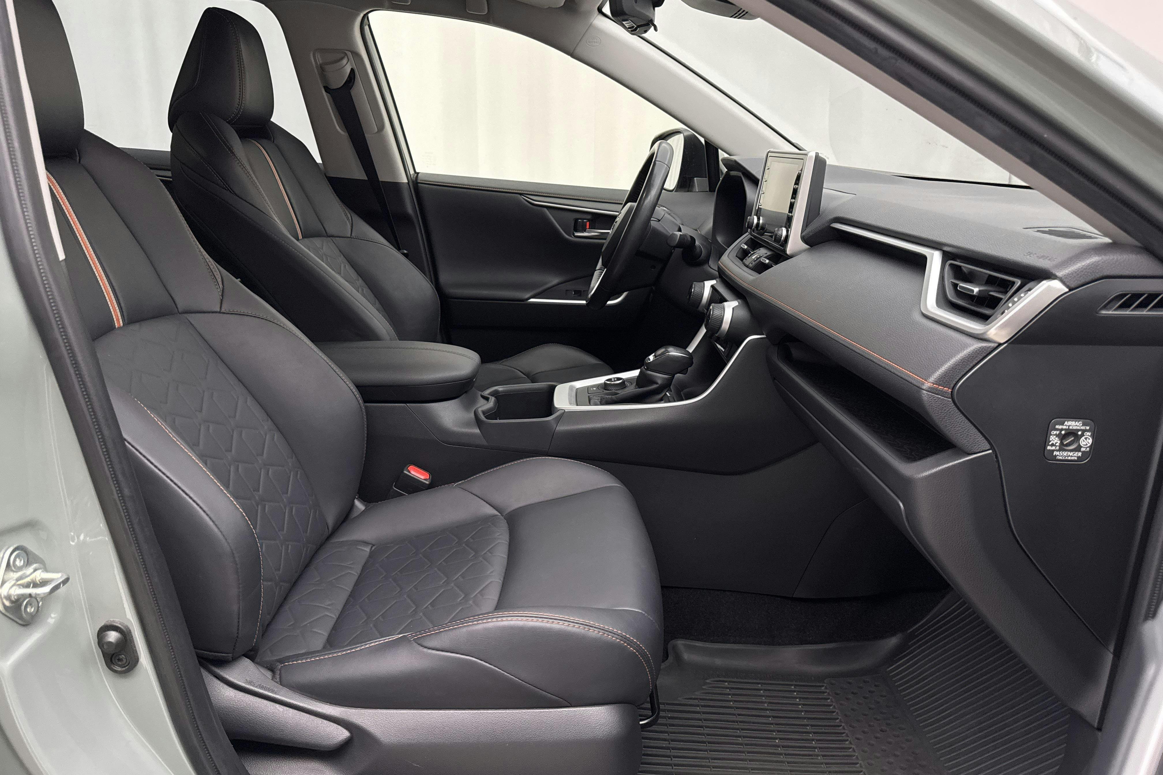 Vehicle Image 7