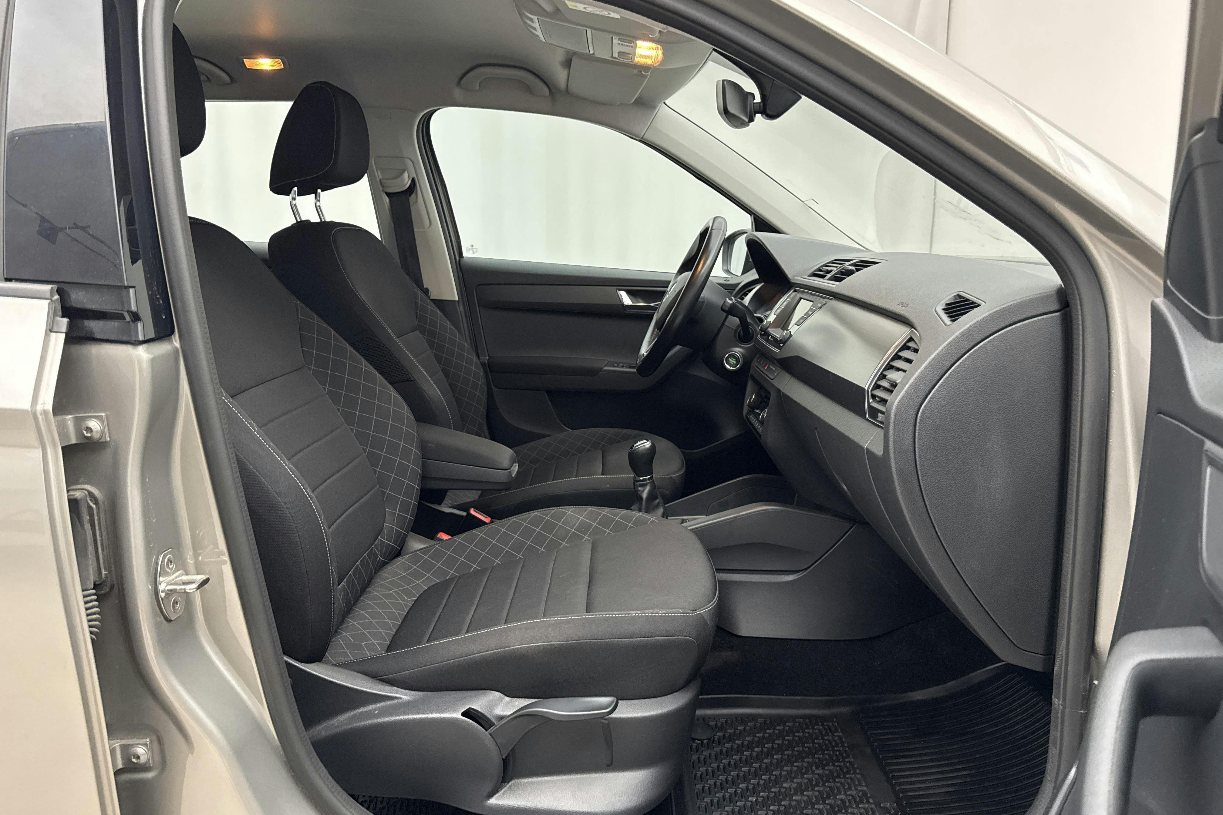 Vehicle Image 7