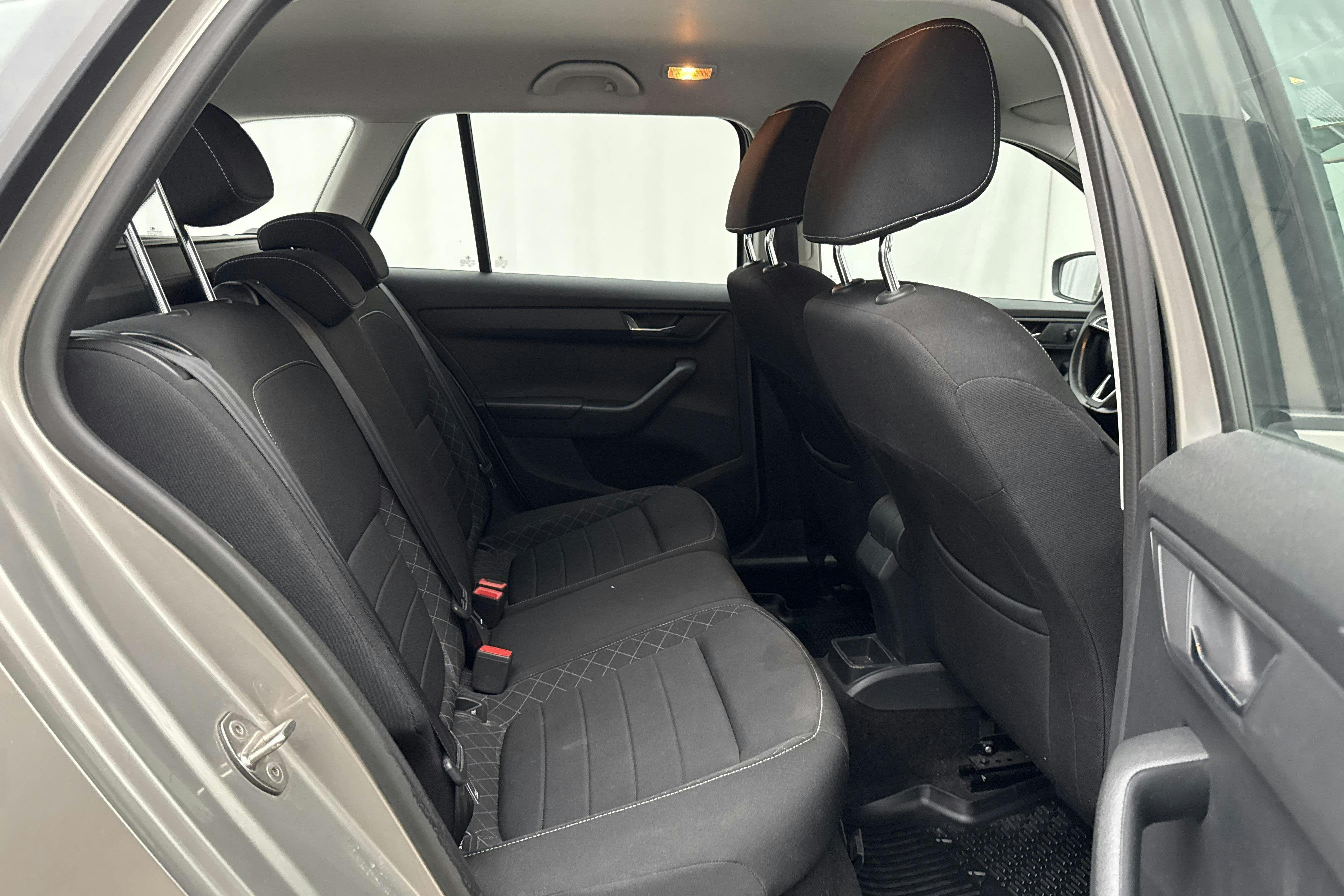 Vehicle Image 8