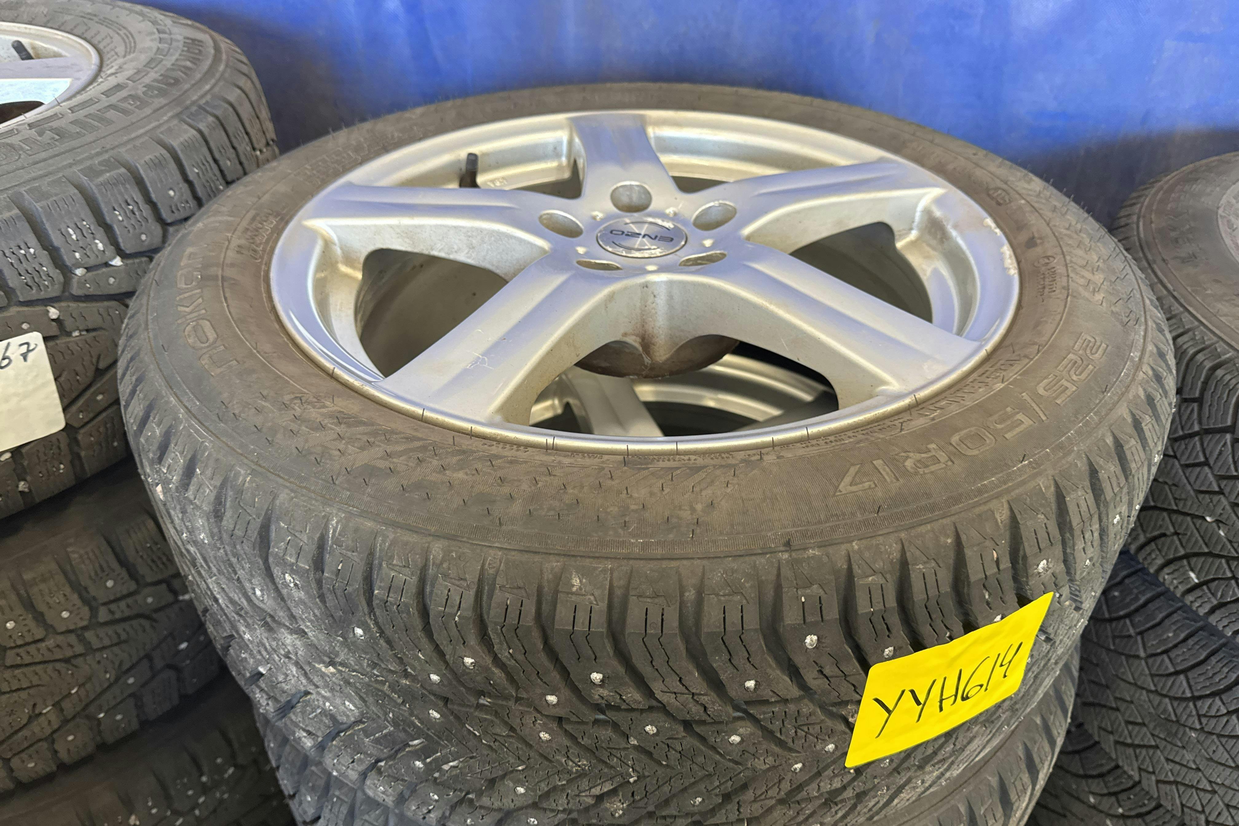 Vehicle Image 14