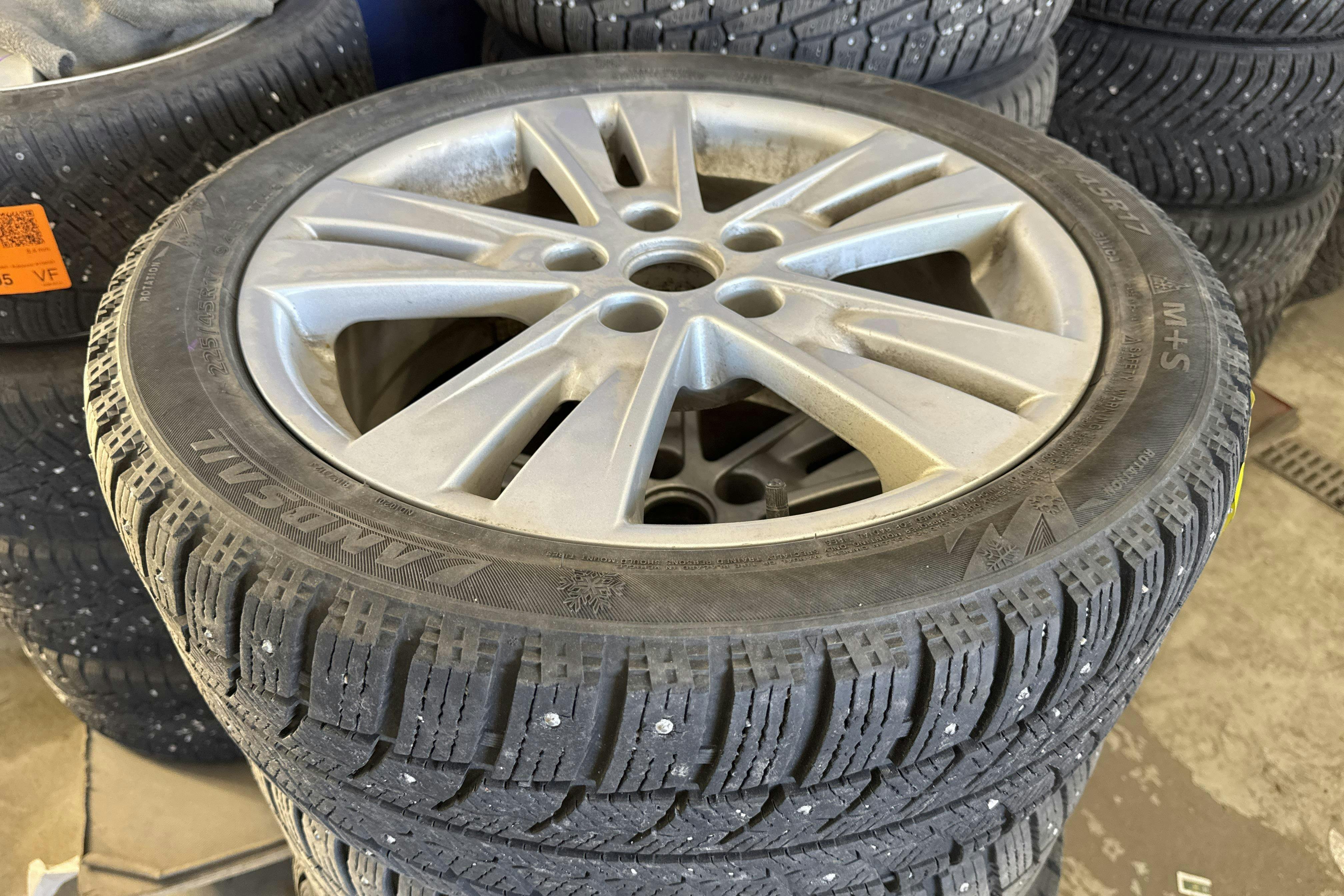 Vehicle Image 15