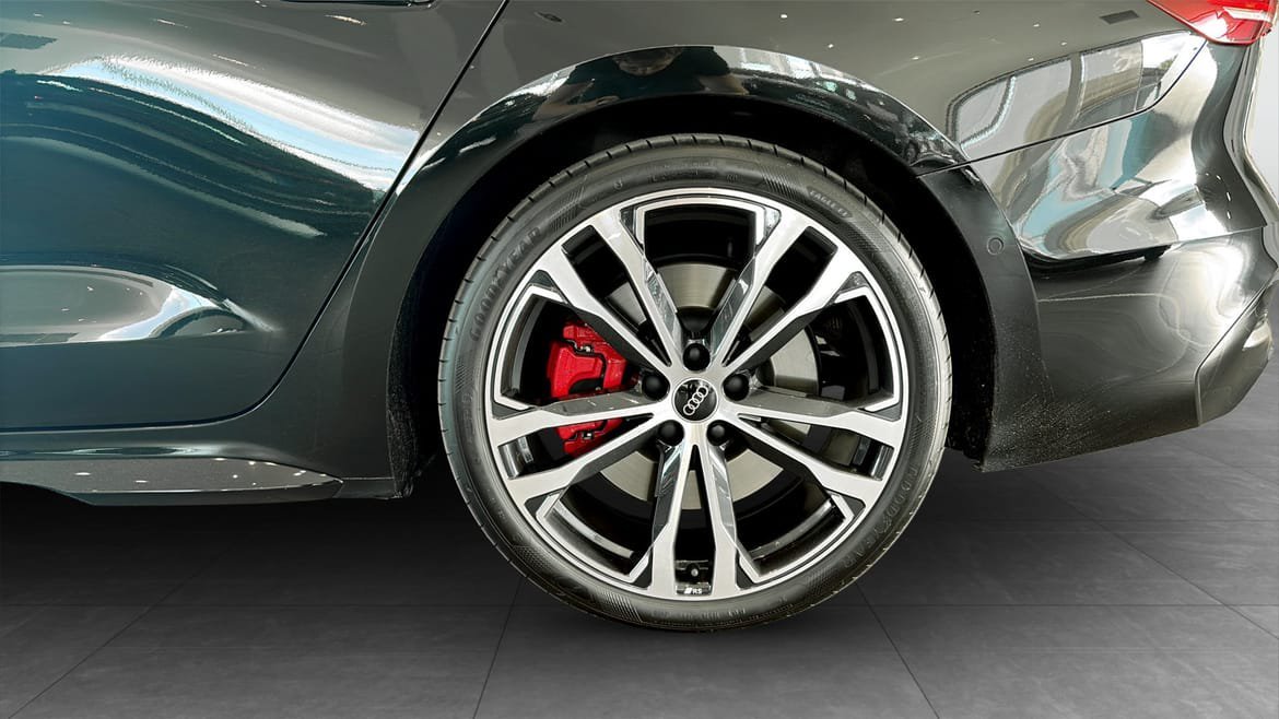 Vehicle Image 6