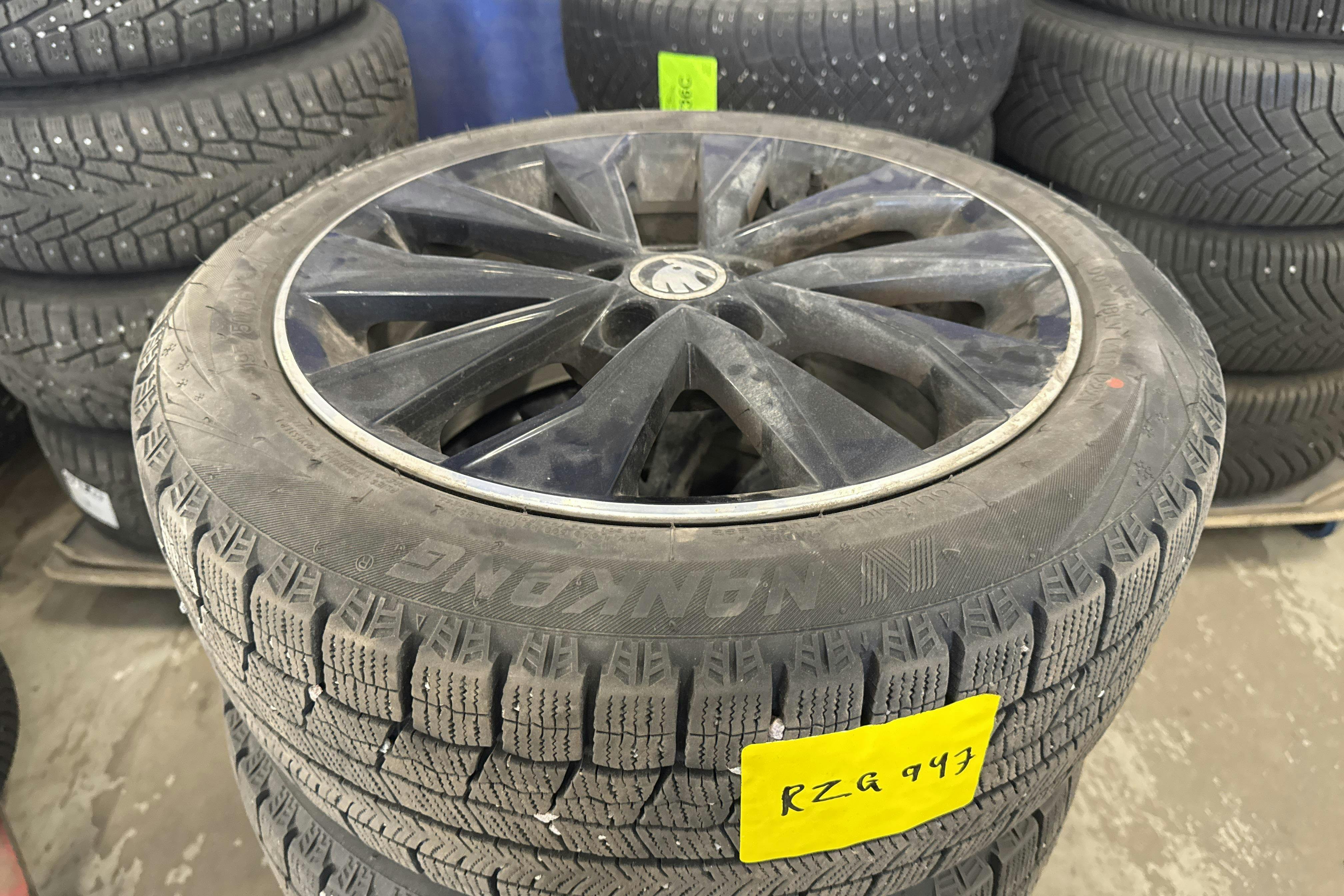 Vehicle Image 14