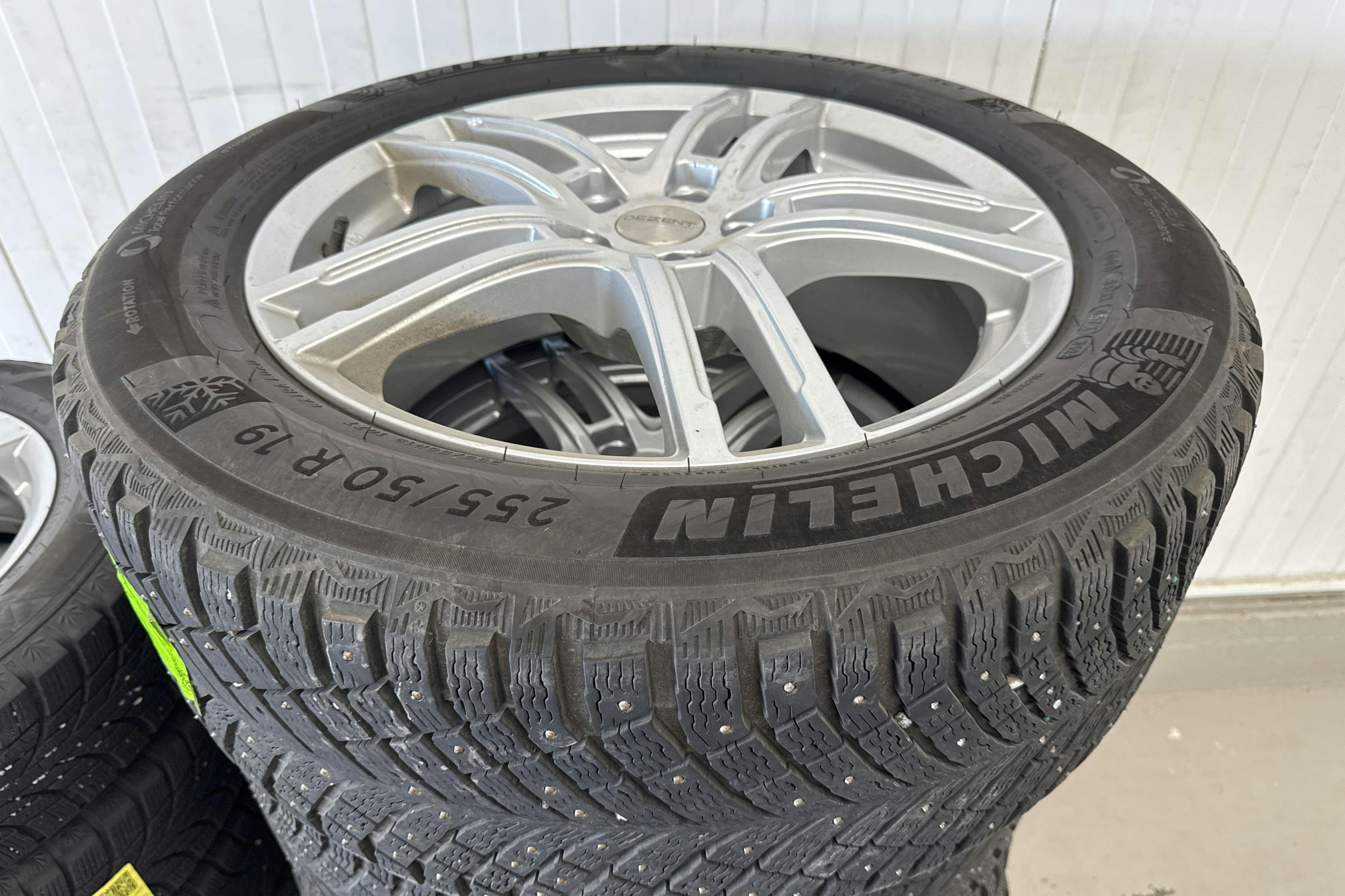 Vehicle Image 21