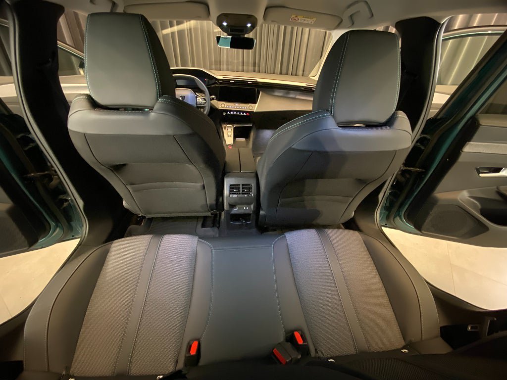 Vehicle Image 32