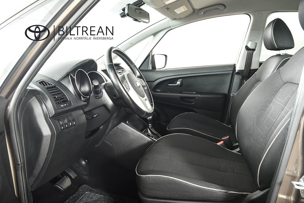 Vehicle Image 6