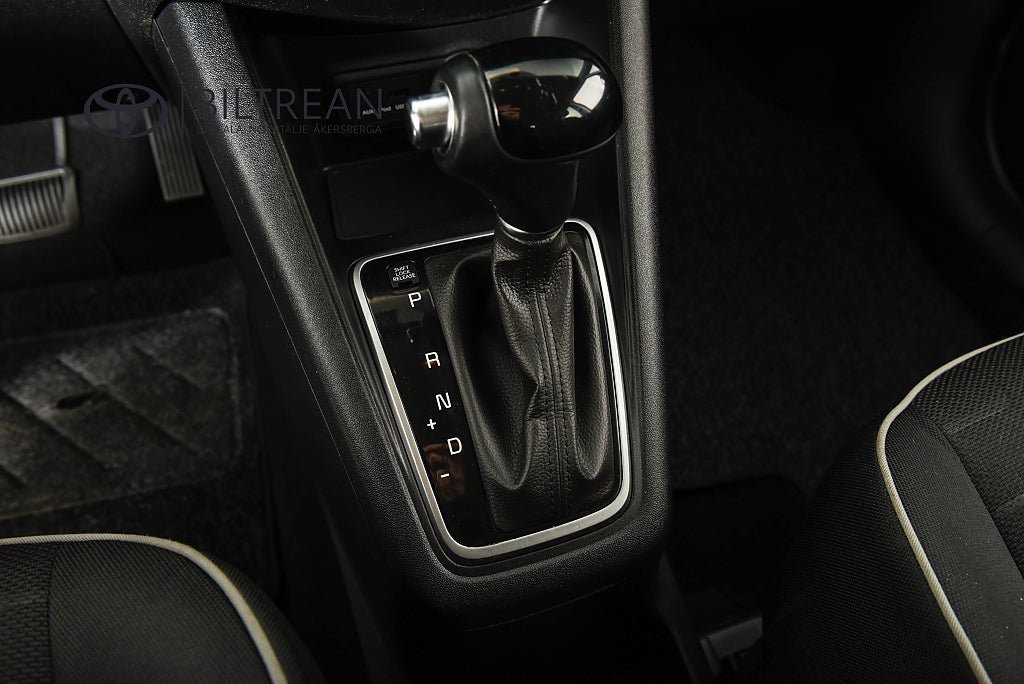 Vehicle Image 10