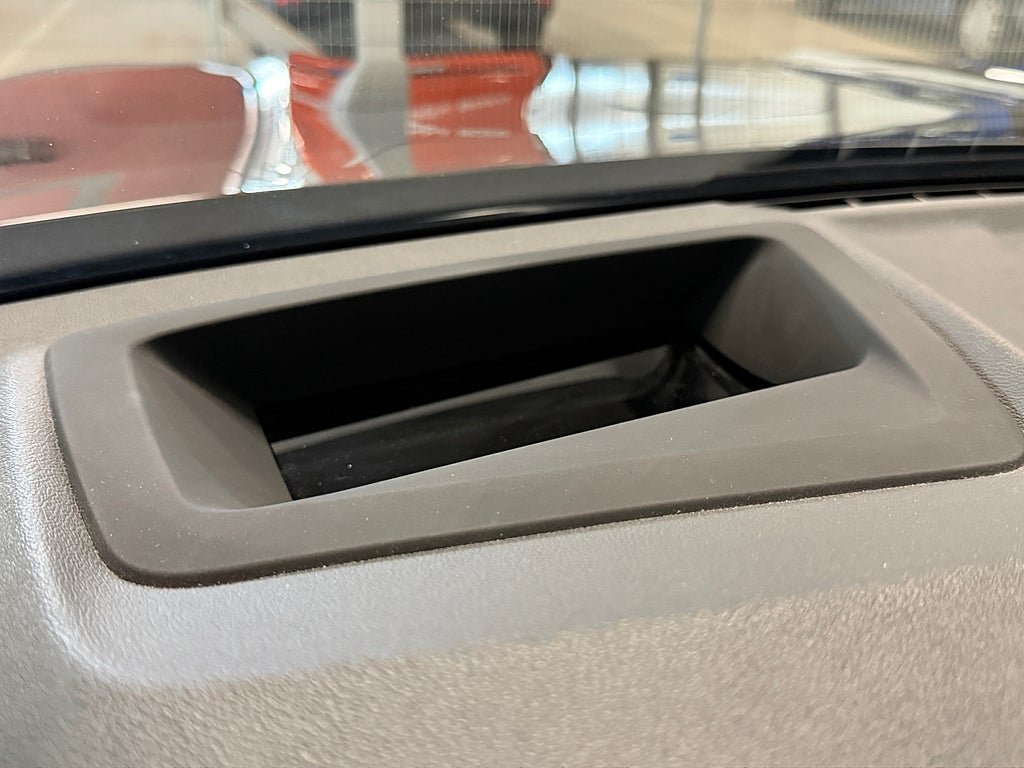 Vehicle Image 25