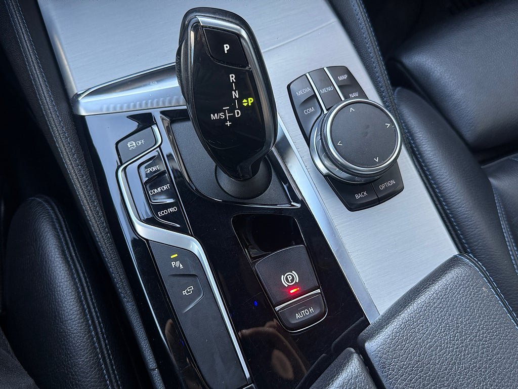 Vehicle Image 23