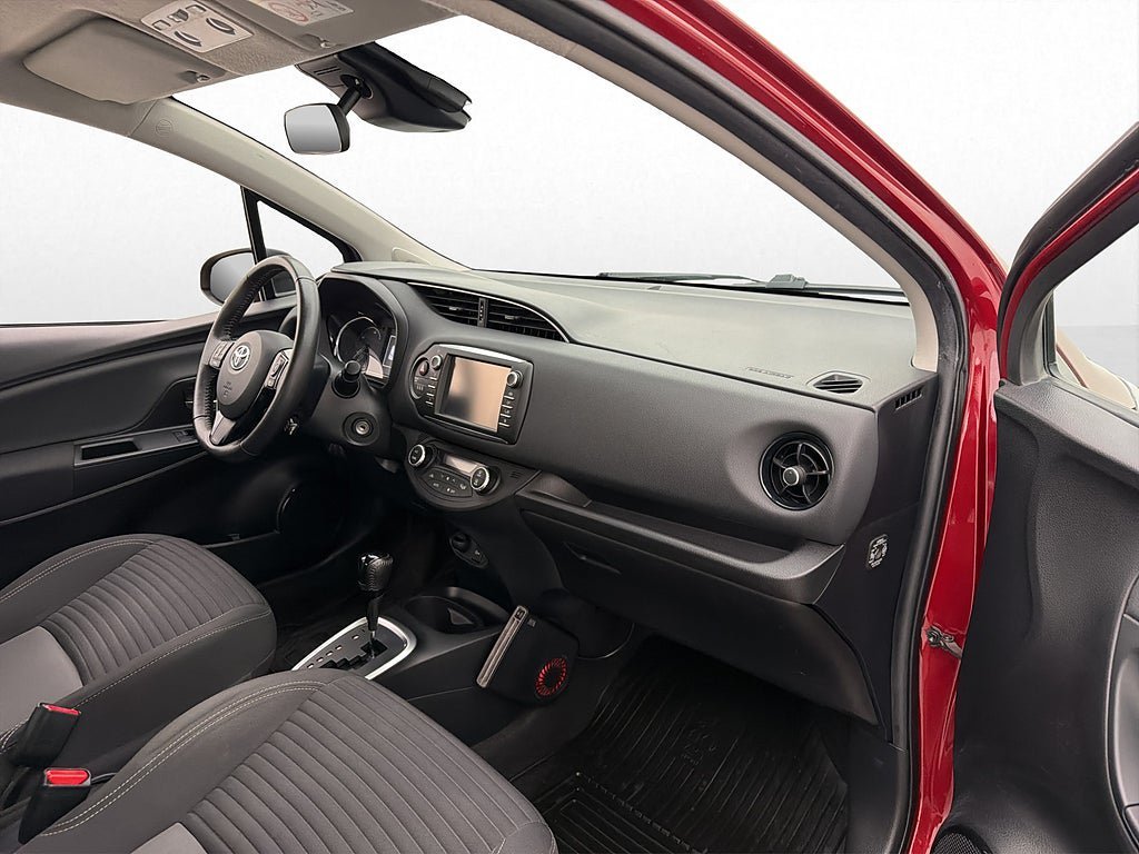 Vehicle Image 12