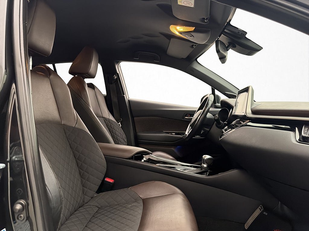 Vehicle Image 11