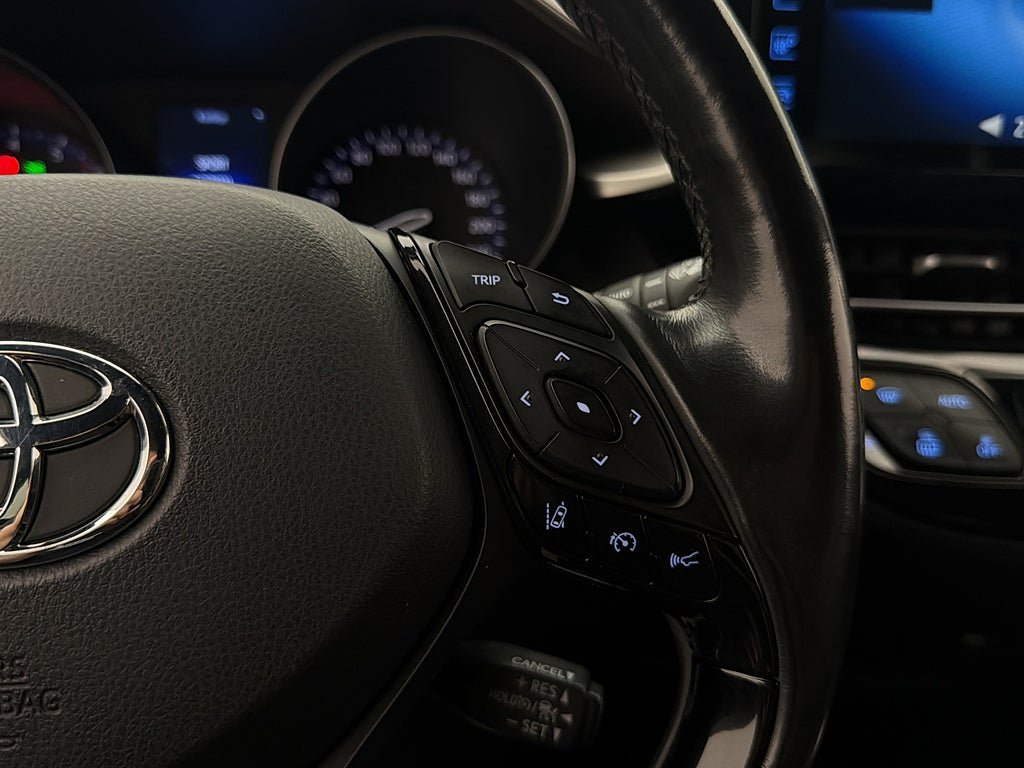 Vehicle Image 16