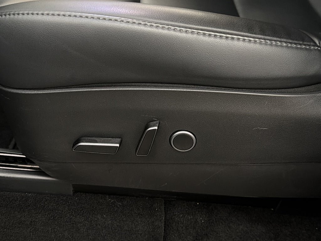 Vehicle Image 26