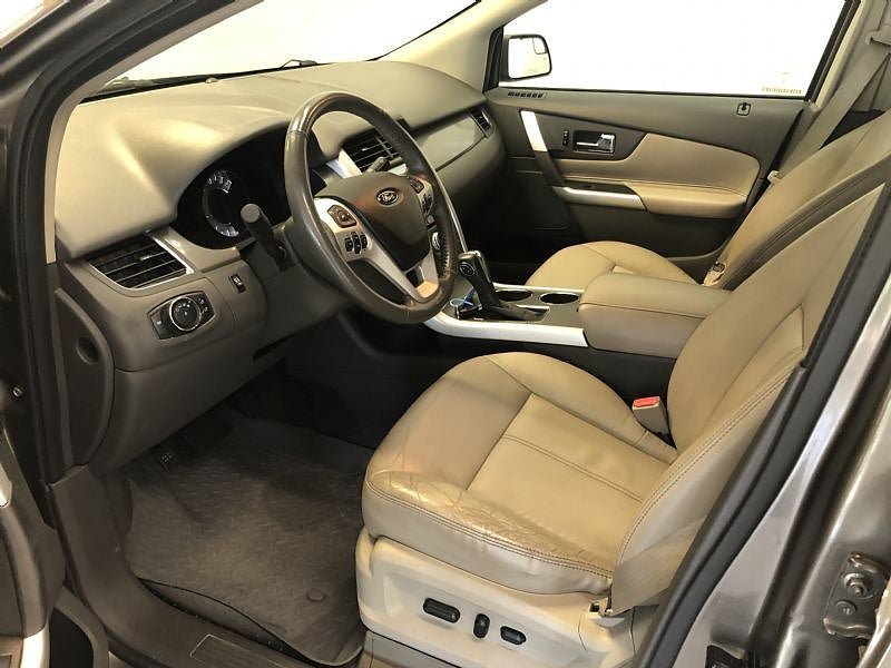 Vehicle Image 6