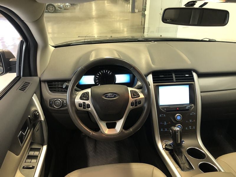 Vehicle Image 8