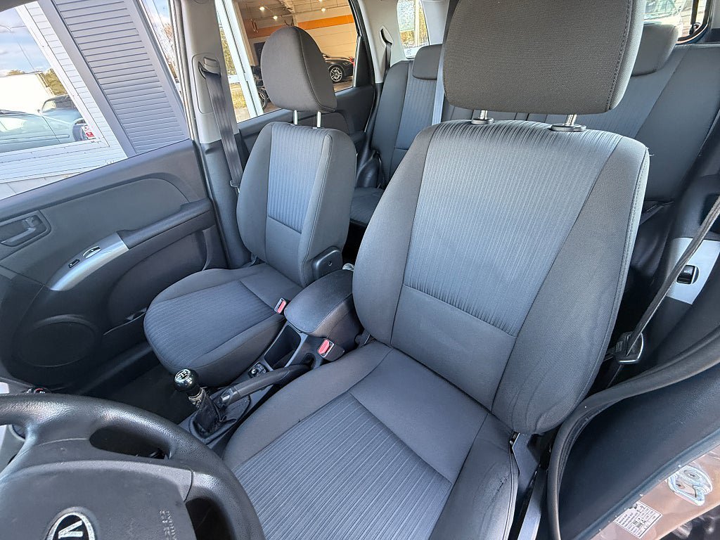 Vehicle Image 9