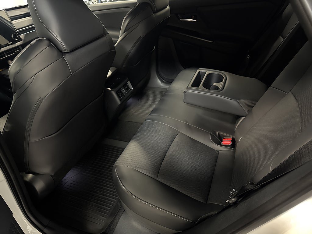Vehicle Image 12