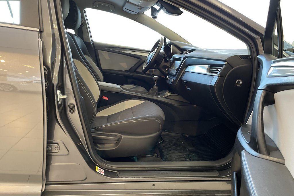 Vehicle Image 16
