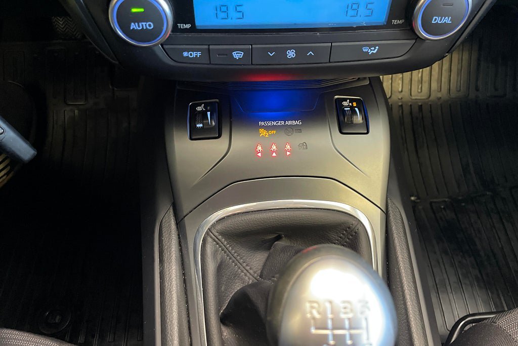 Vehicle Image 25
