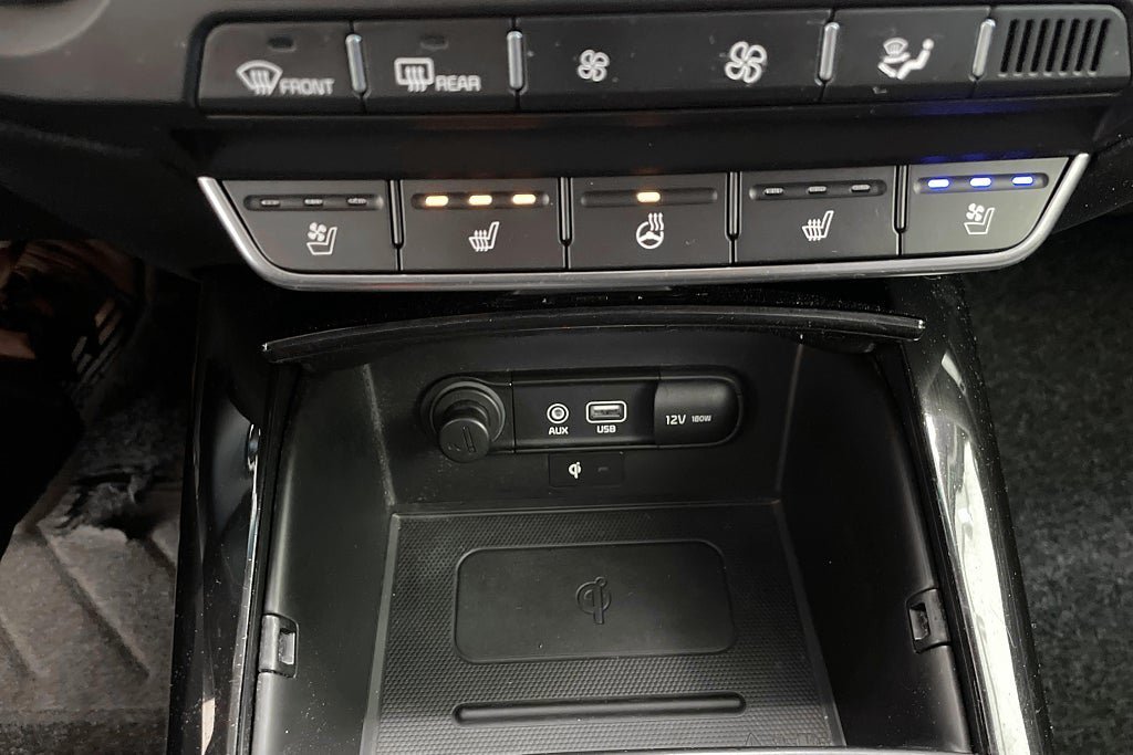 Vehicle Image 25
