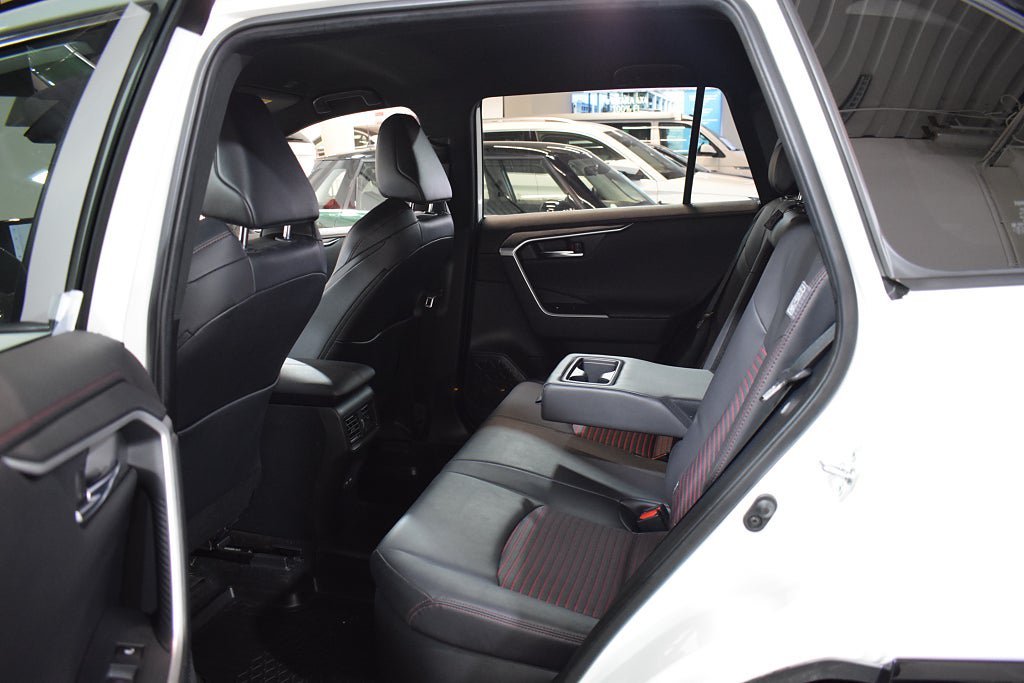 Vehicle Image 12