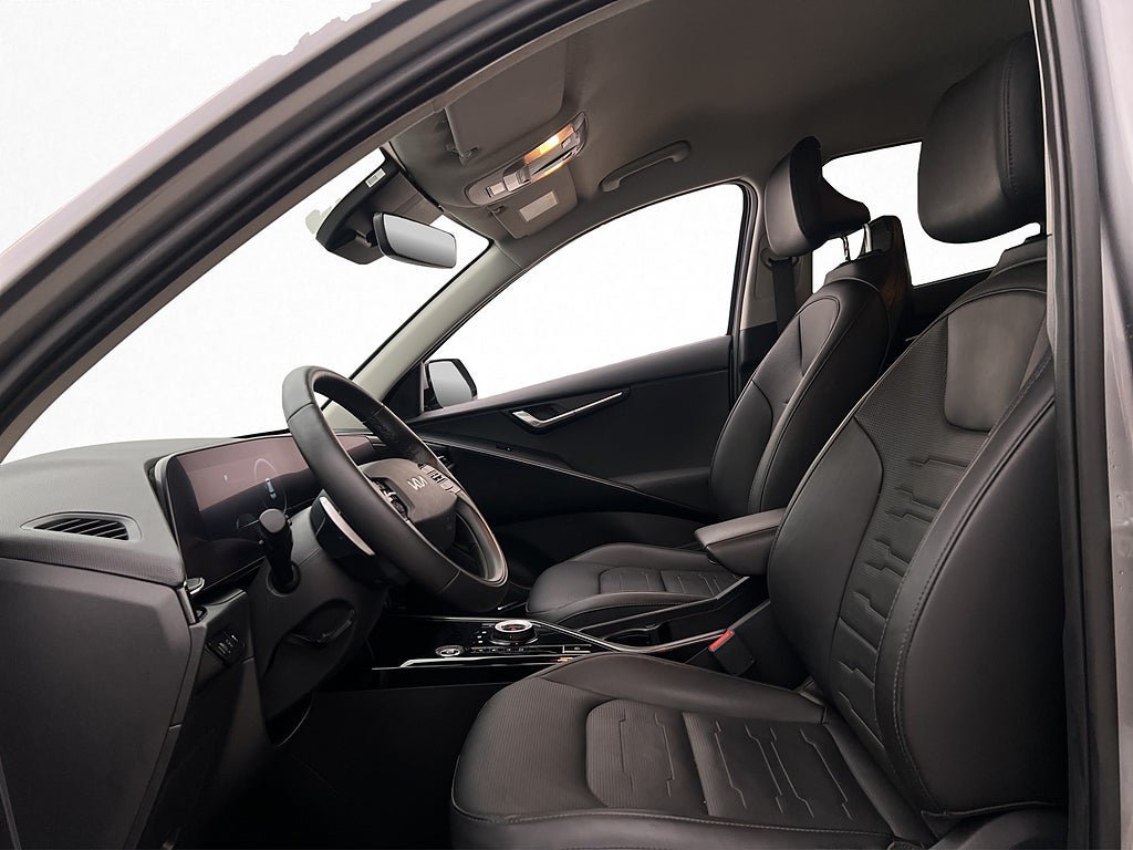 Vehicle Image 12