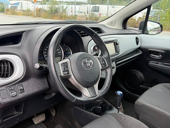 Vehicle Image 10