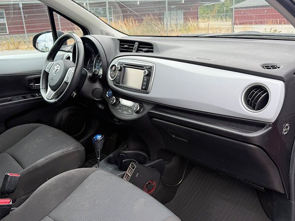 Vehicle Image 11