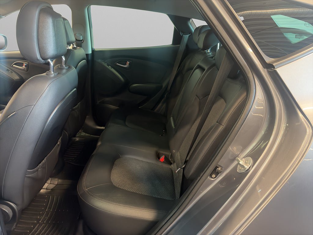 Vehicle Image 12