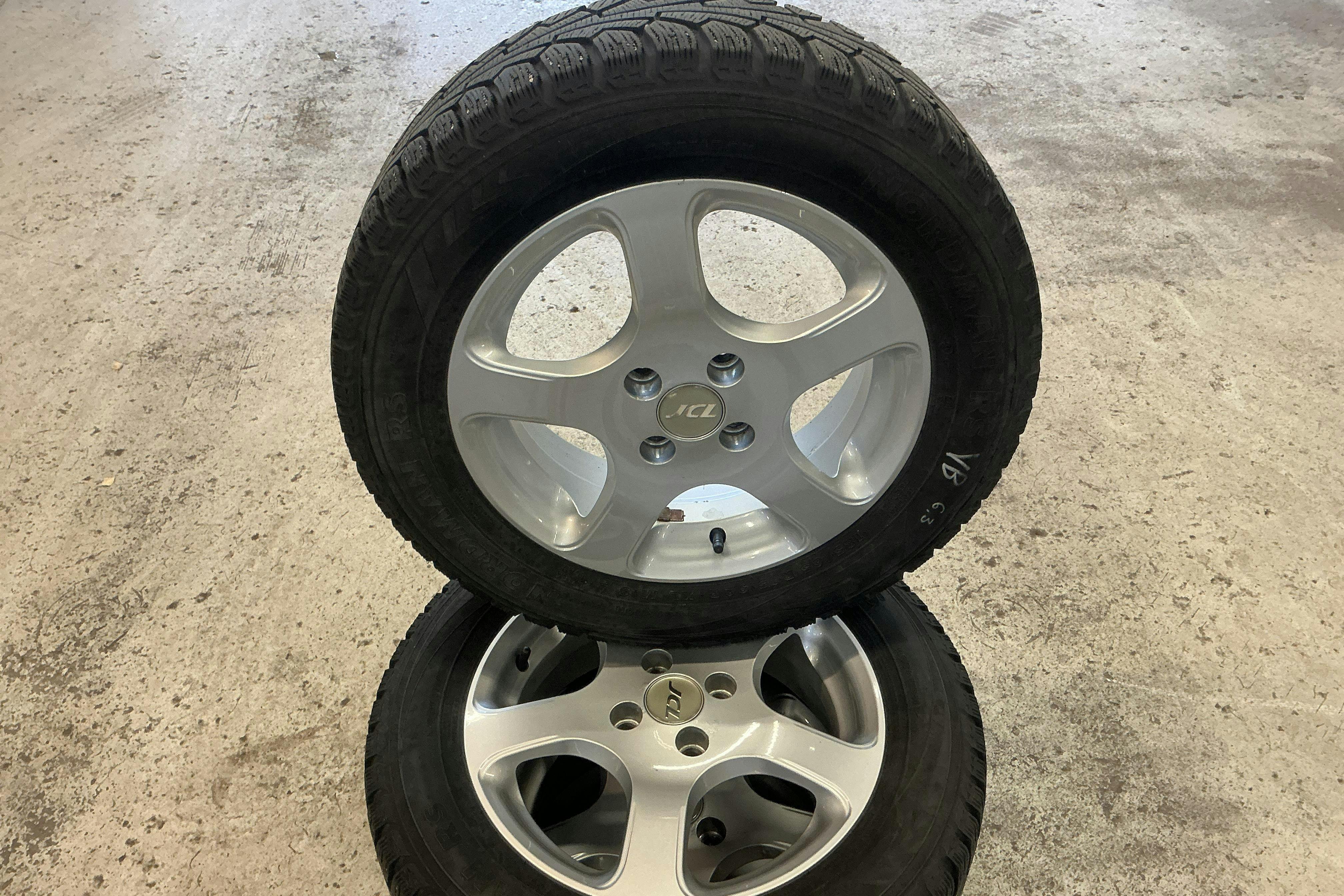 Vehicle Image 12